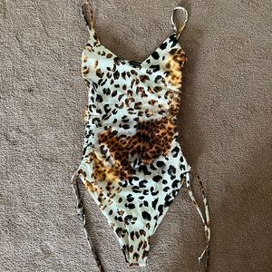 boohoo one piece bathing suit (worn once)